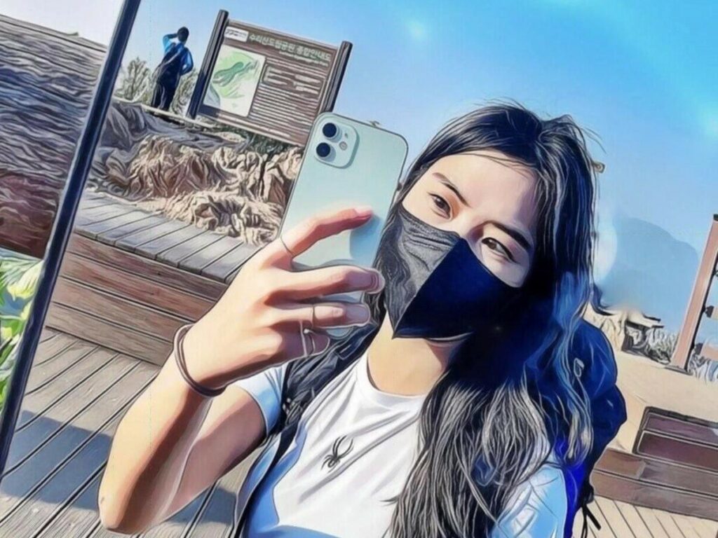 Cartoonized photo of Hyeon taking a selfie in a side mirror of a van on the trail of Mt. Surisan