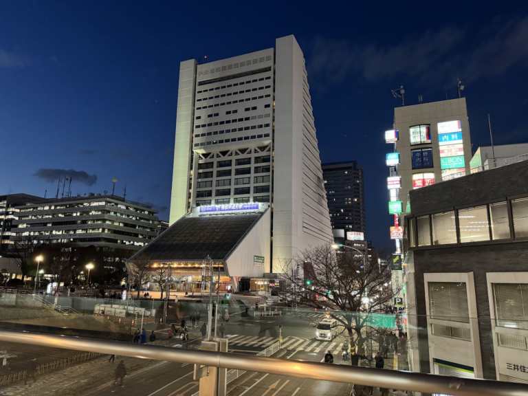 A view of Nakano Sunplaza from the right side at night from an overpass crossing.